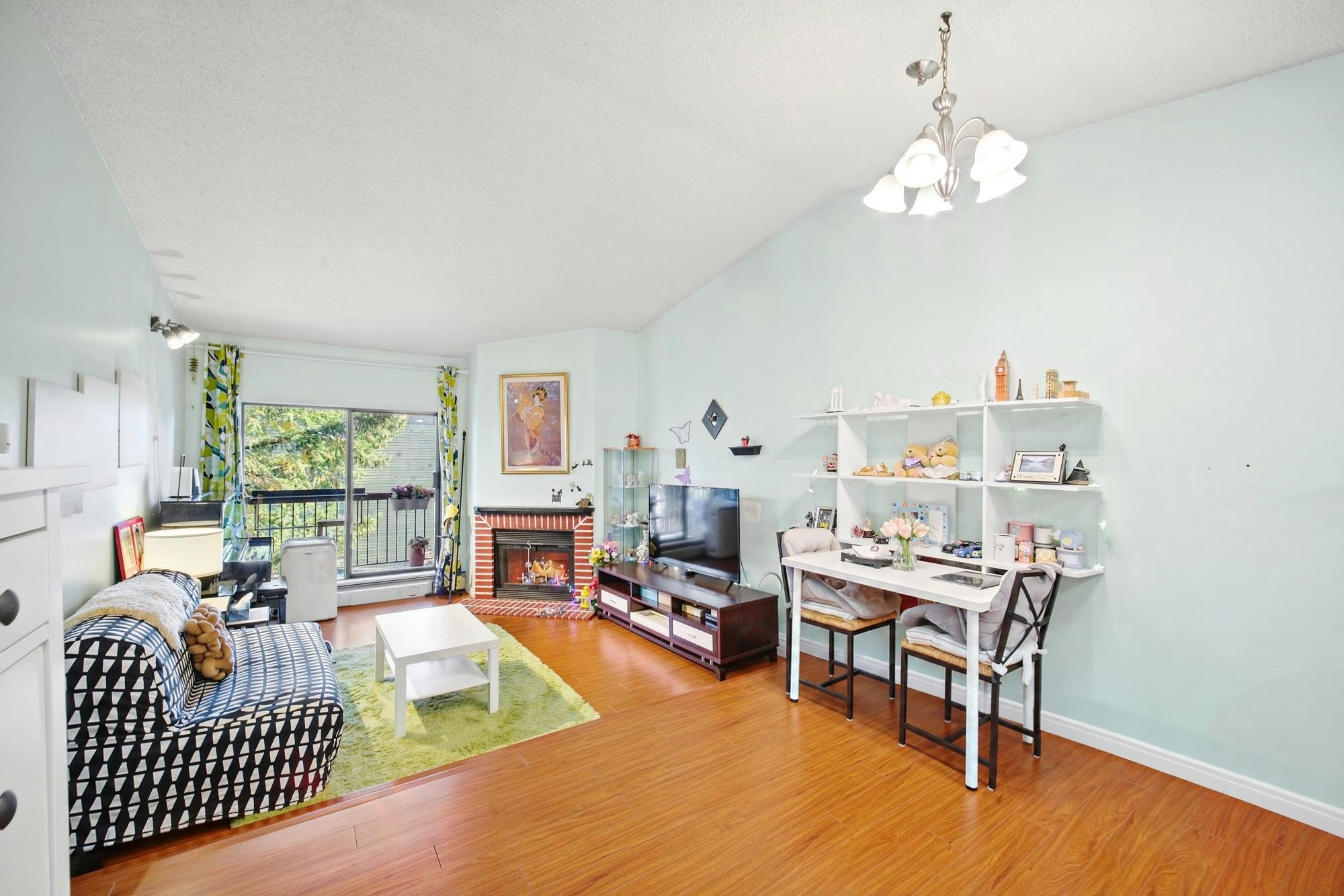 339-8500 Ackroyd Road - 4