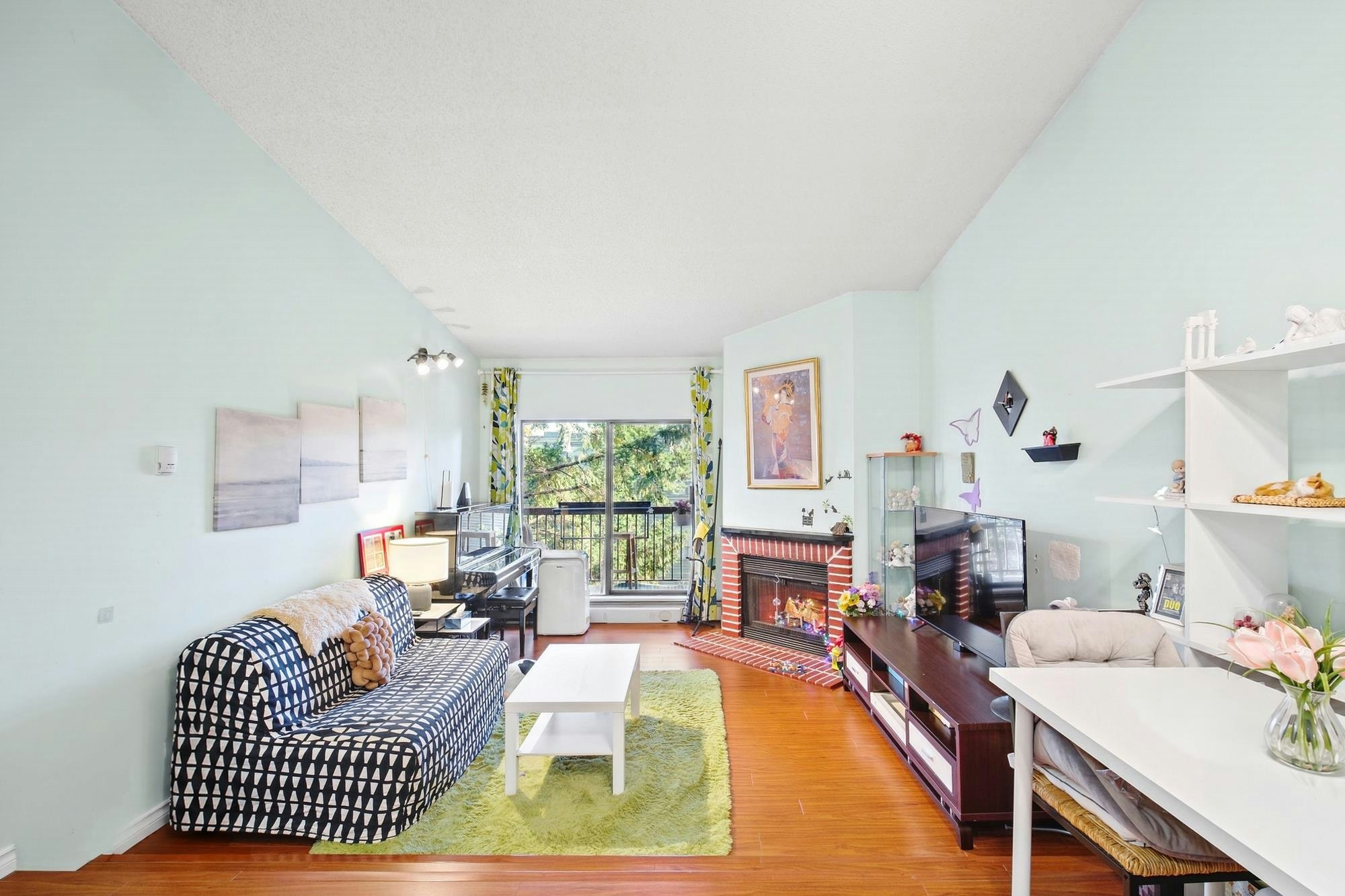 339-8500 Ackroyd Road - 5