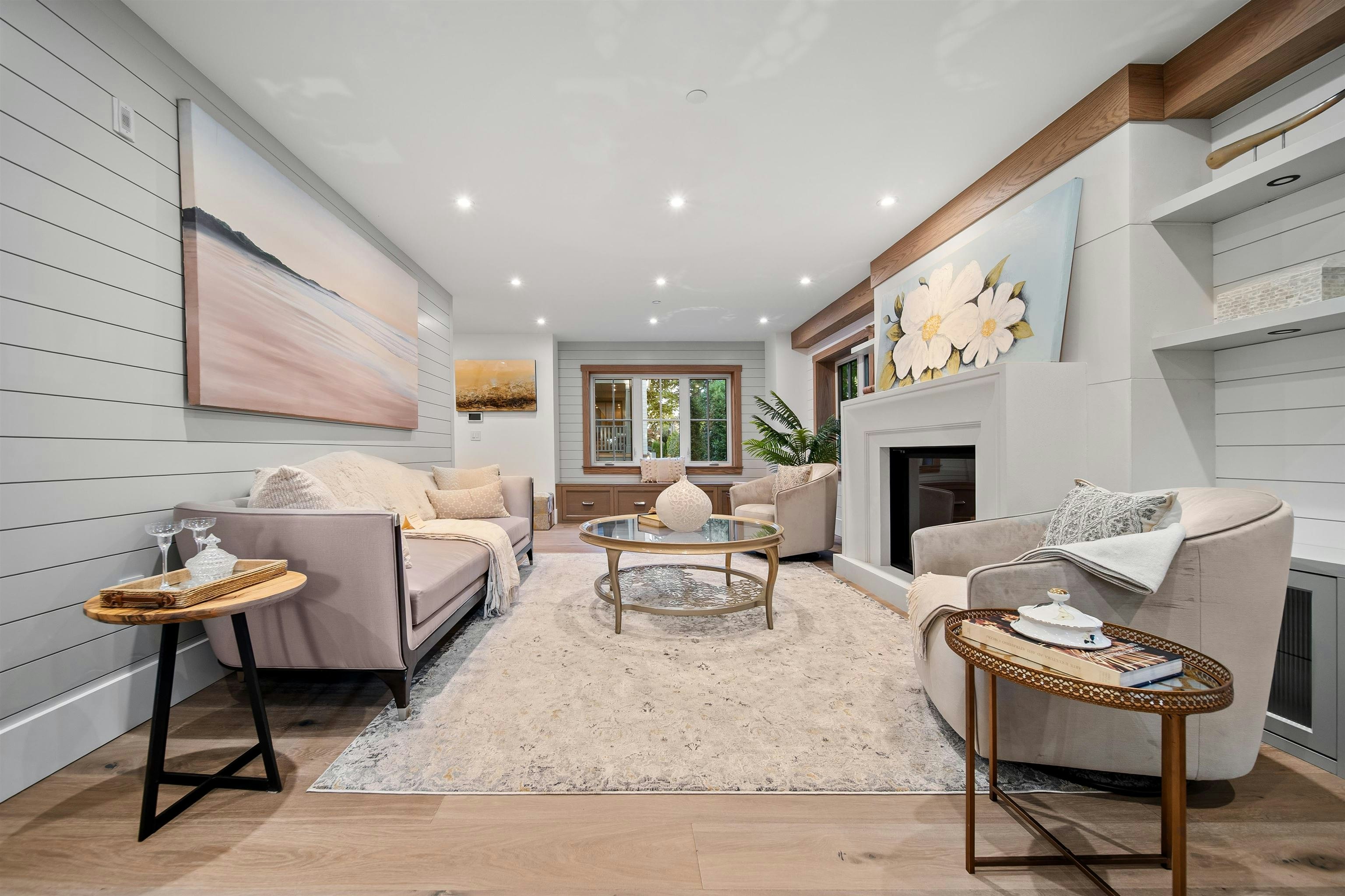 5595 Mackenzie Street - 4