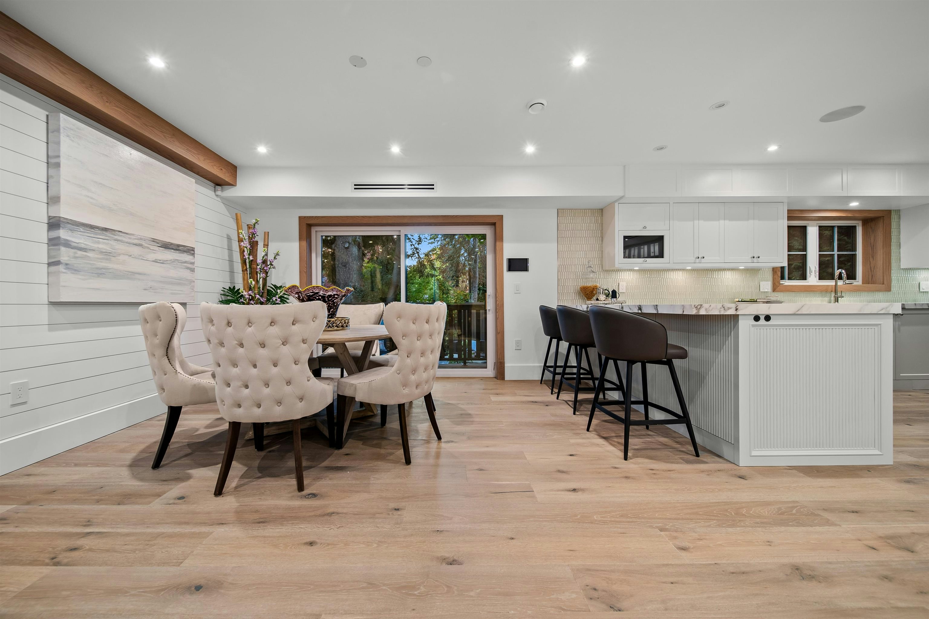 5595 Mackenzie Street - 5