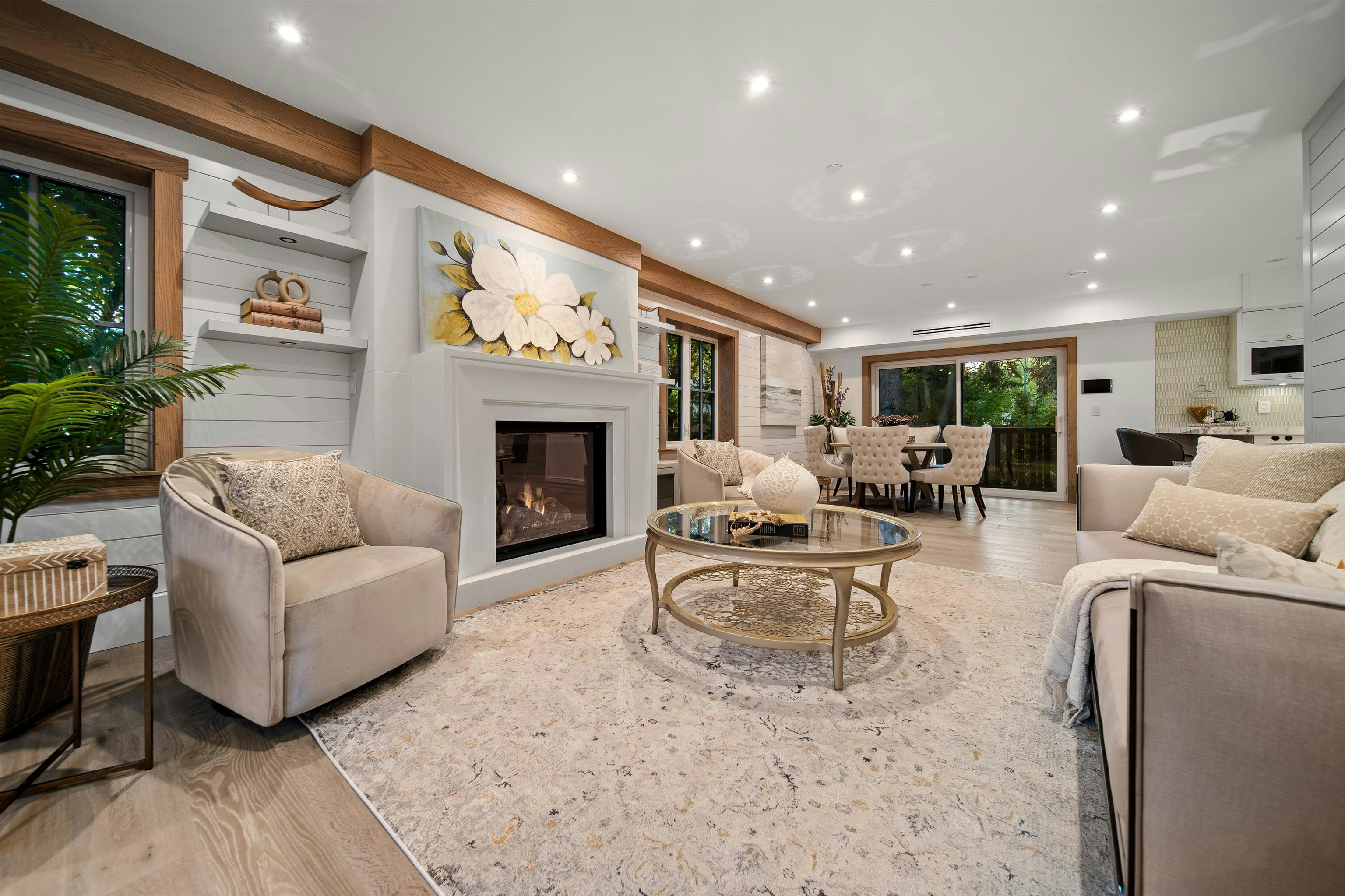 5595 Mackenzie Street - 3