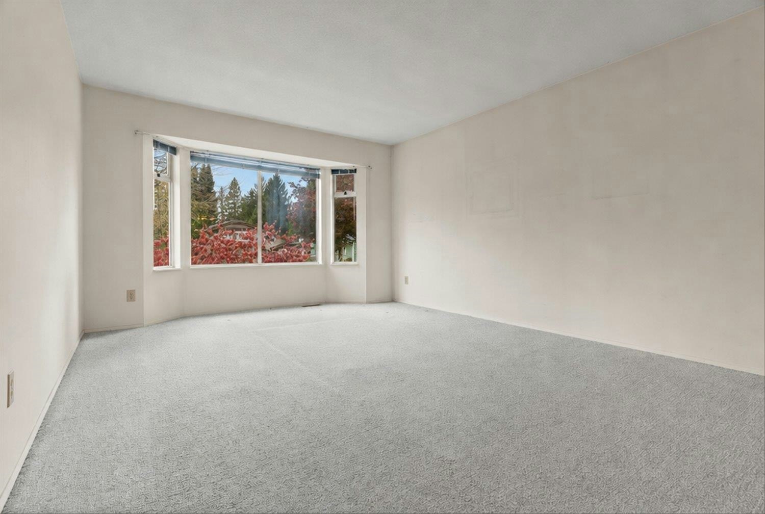 15643 98 Avenue - 5