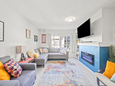 13-8844 208 Street - 5