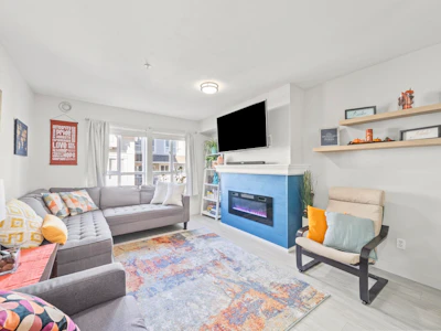 13-8844 208 Street - 4