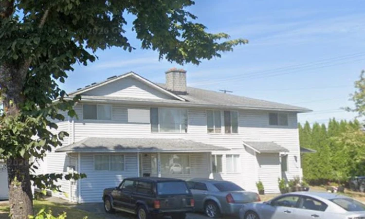 7593-7595 Hurdle Crescent