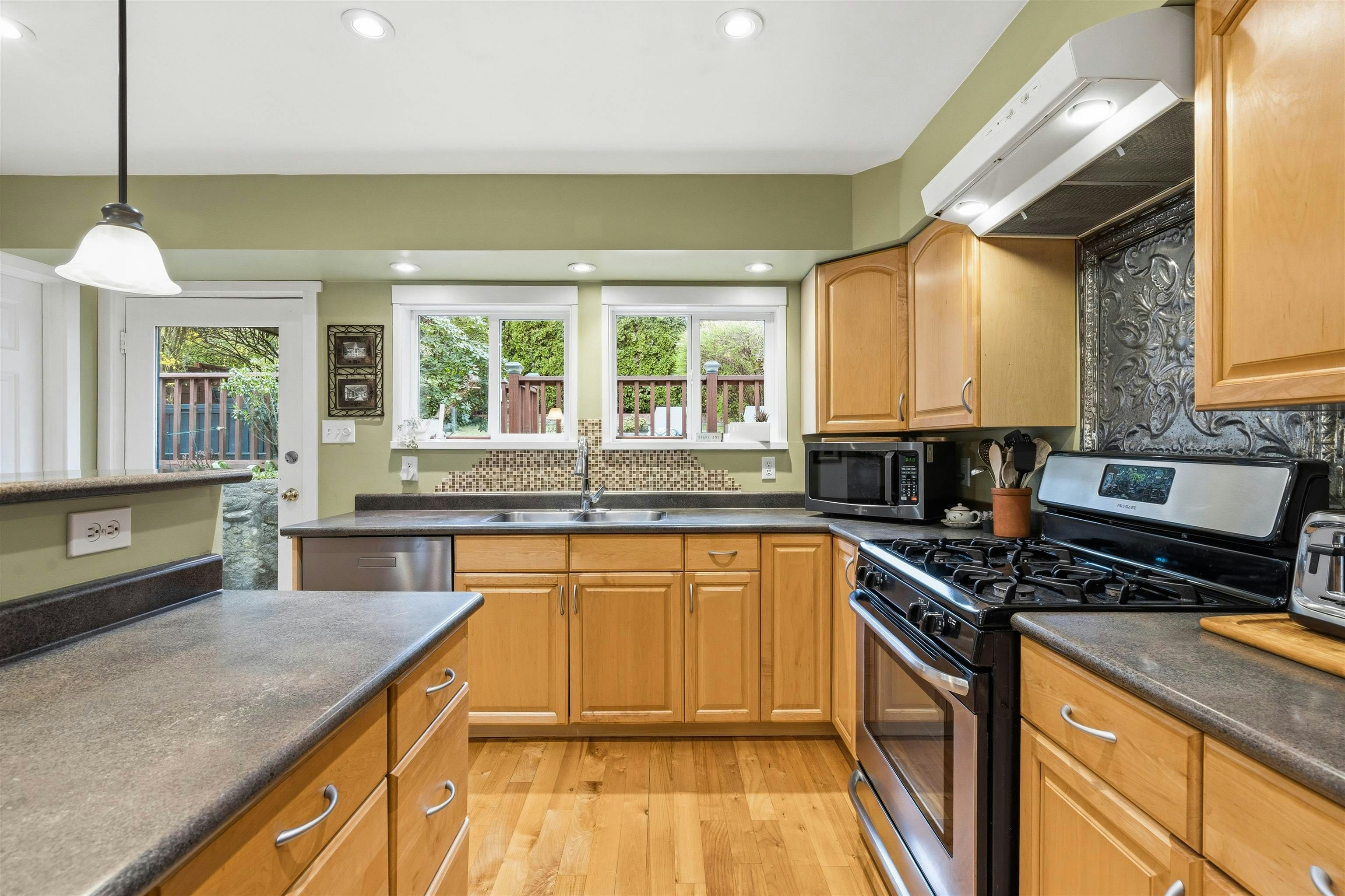 272 Osborne East Road, North Vancouver, BC, V7N 1M1 - 11