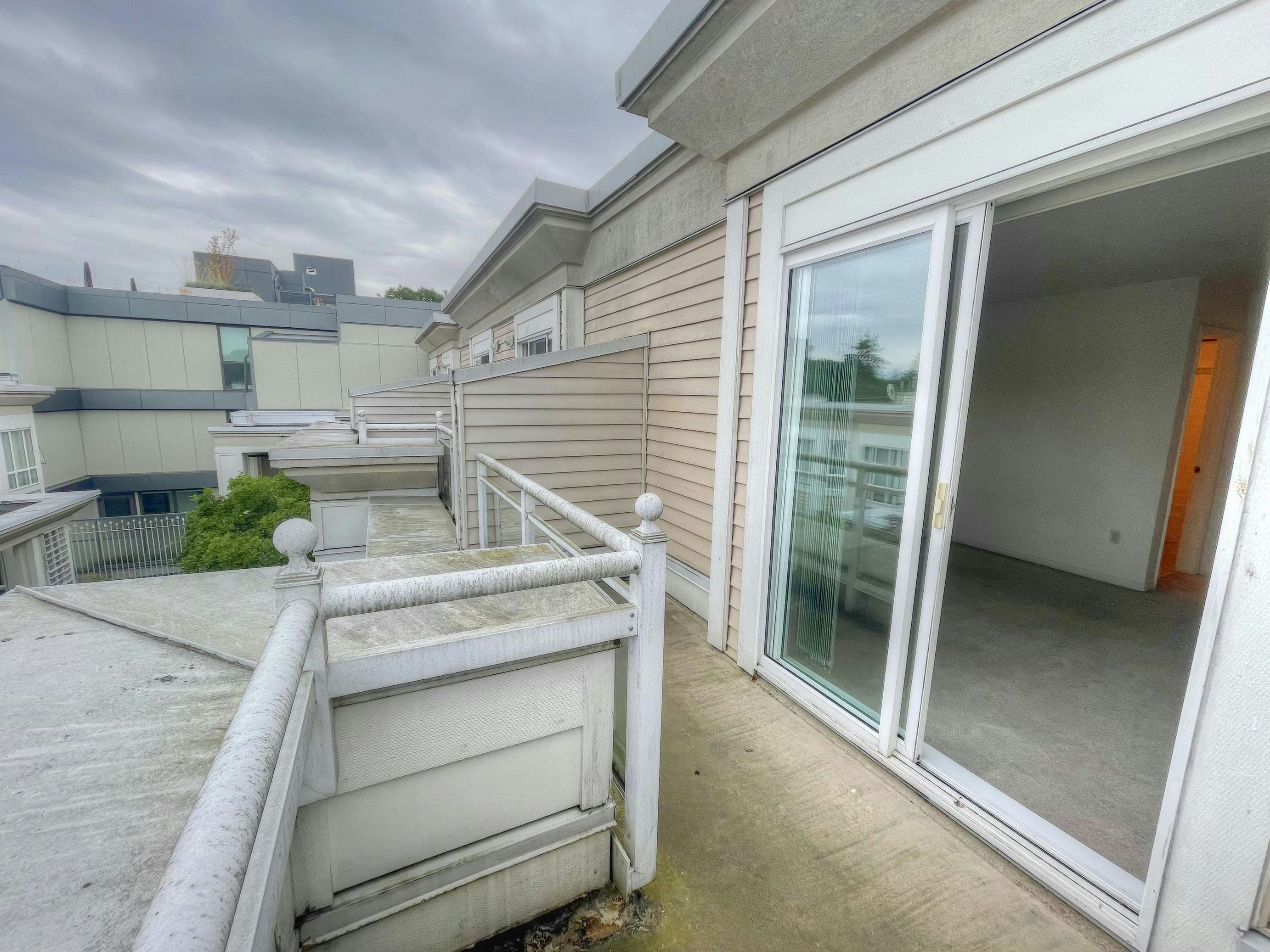306-2545 W Broadway, Vancouver, BC, V6K 2E9 - 9