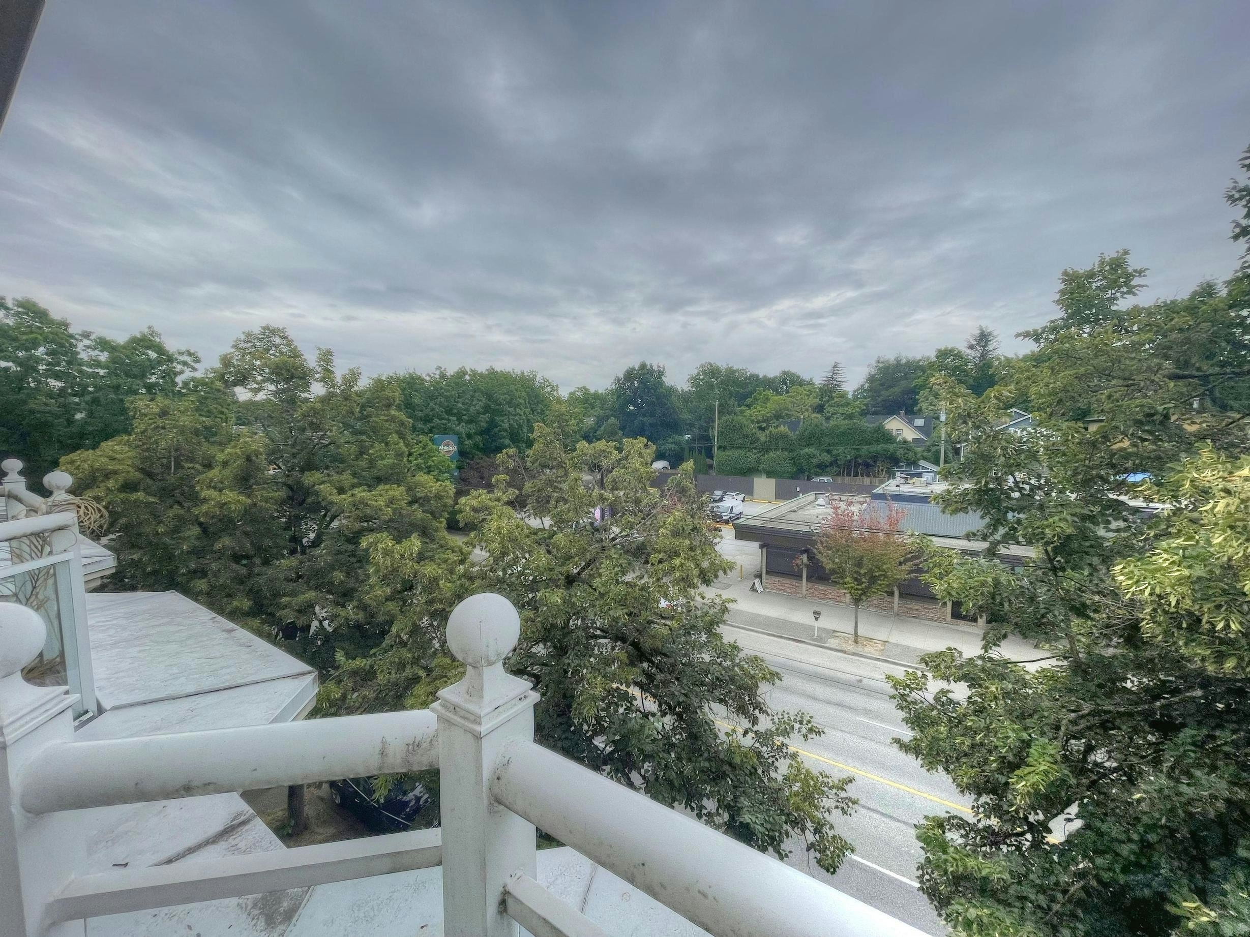306-2545 W Broadway, Vancouver, BC, V6K 2E9 - 2