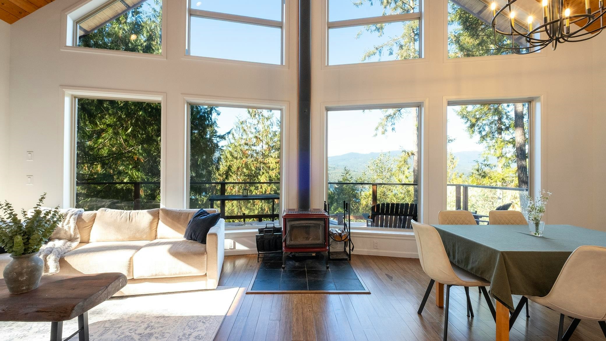 6855 Seaview Road, Sechelt, BC, V7Z 0E1