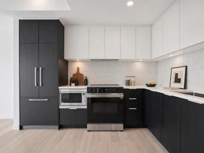 304-1616 Lloyd Avenue - 2