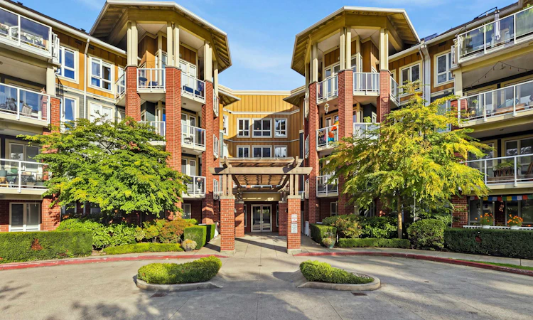 305-14 E Royal Avenue