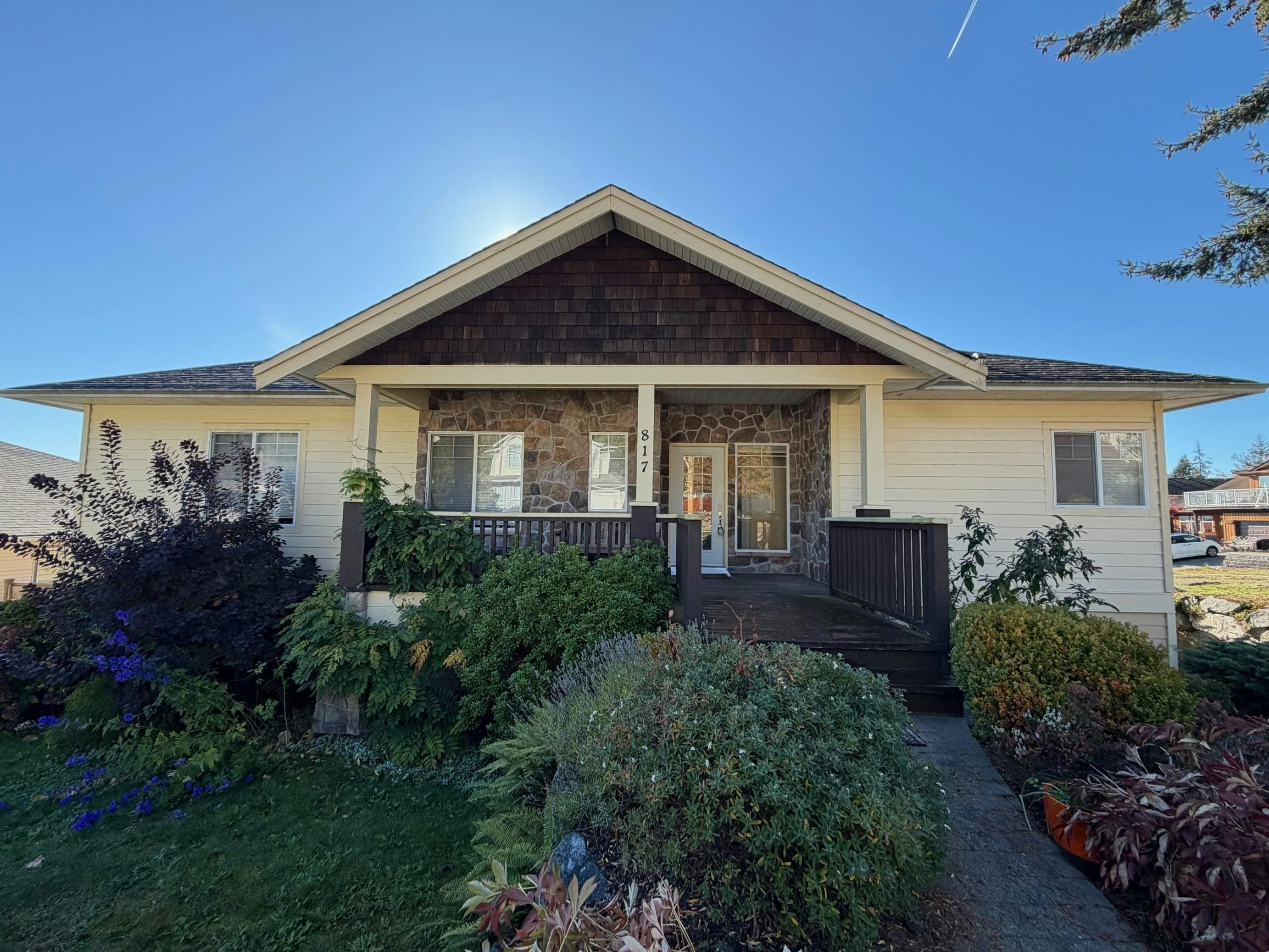 817 Aurora Way, Gibsons, BC, V0N 1V9