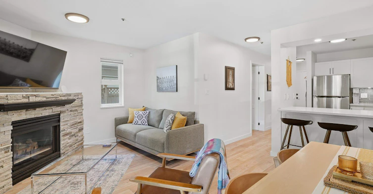 2-1048 East 7th Avenue, Vancouver, BC, V5T 1P7