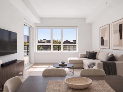 205-1616 Lloyd Avenue - 2
