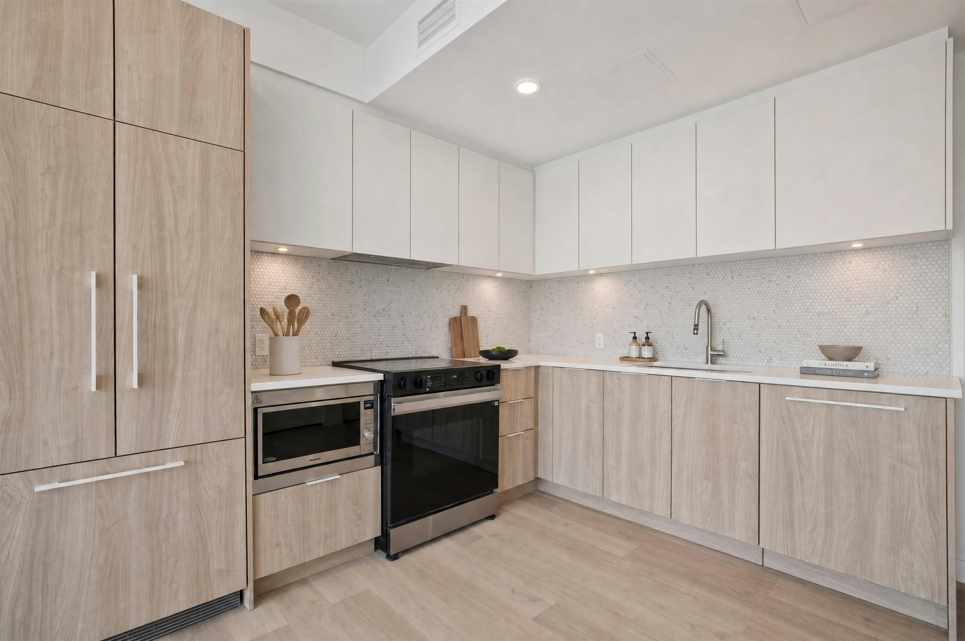 205-1616 Lloyd Avenue - 3