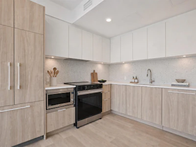 205-1616 Lloyd Avenue - 3