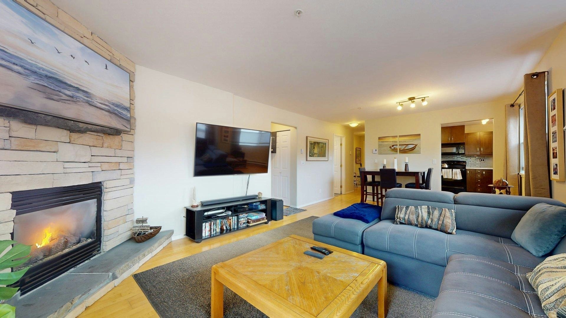 201-1468 Pemberton Avenue - 4