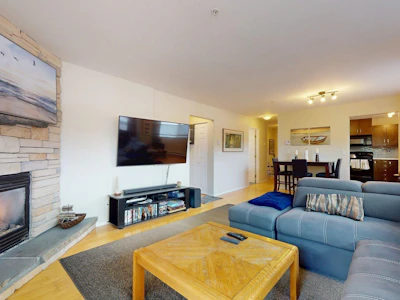 201-1468 Pemberton Avenue - 4