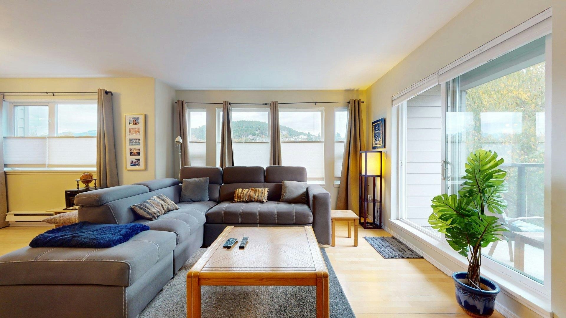 201-1468 Pemberton Avenue - 3
