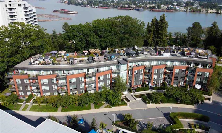 220-22 E Royal Avenue