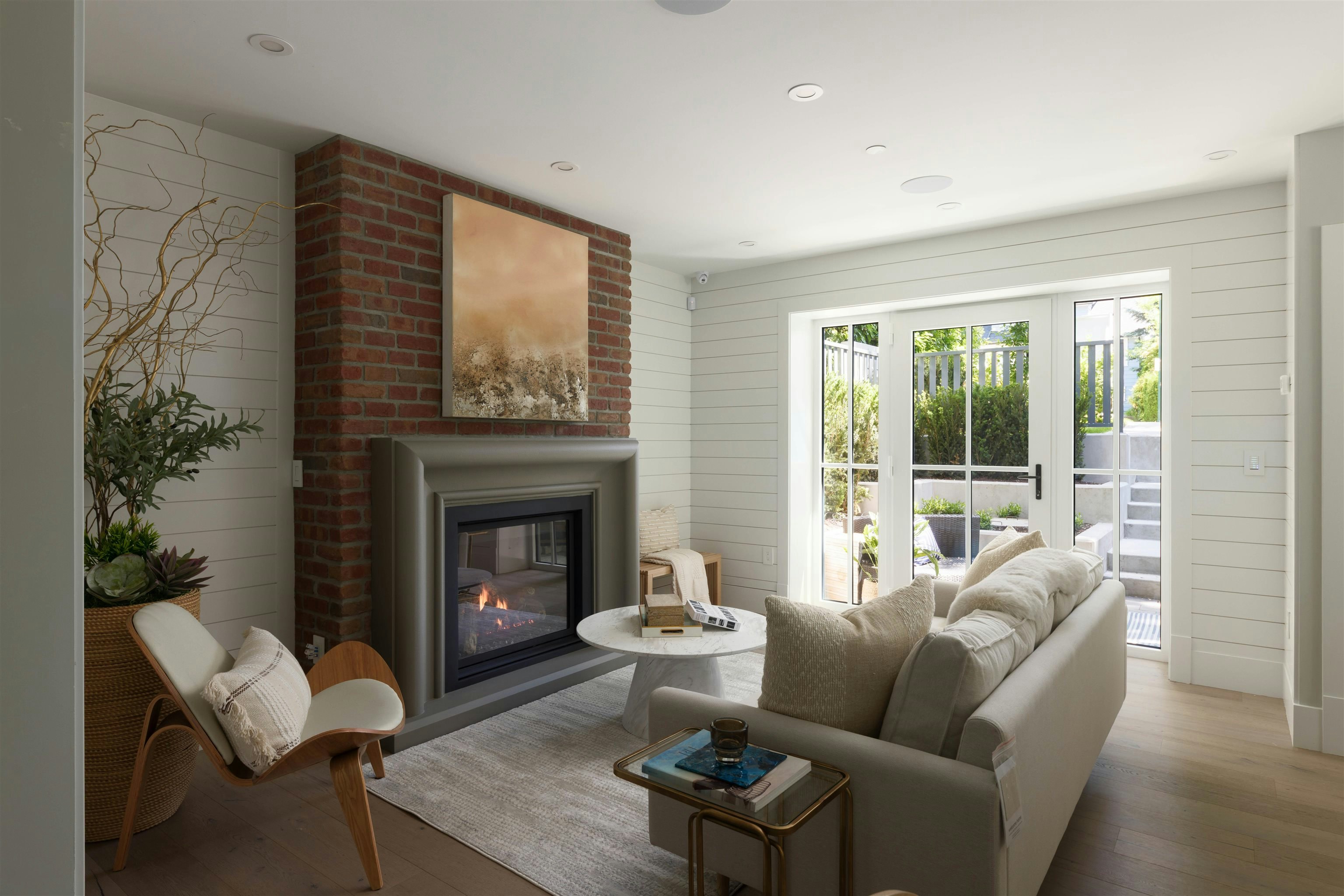 5589 Mackenzie Street - 2