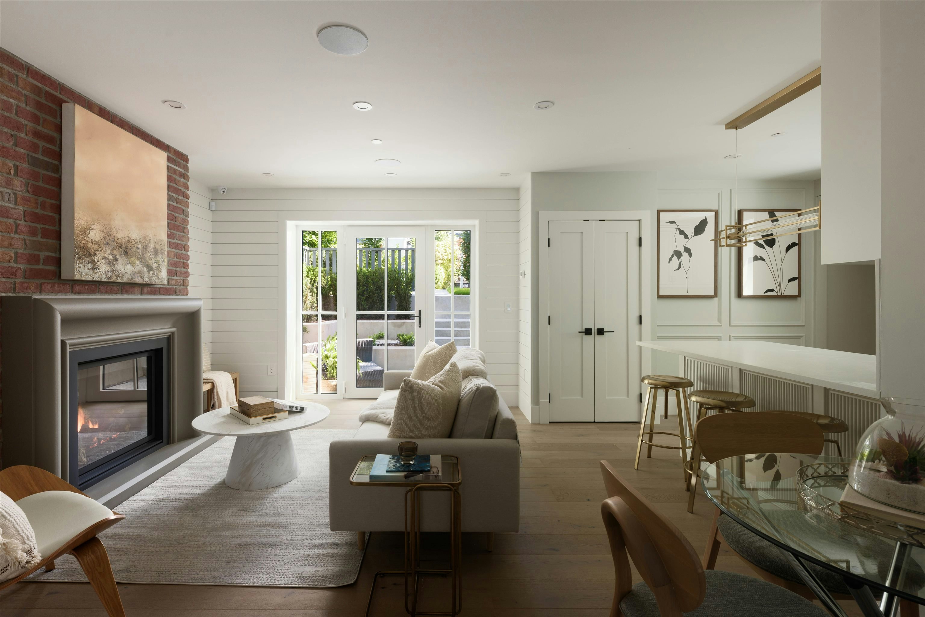 5589 Mackenzie Street - 5