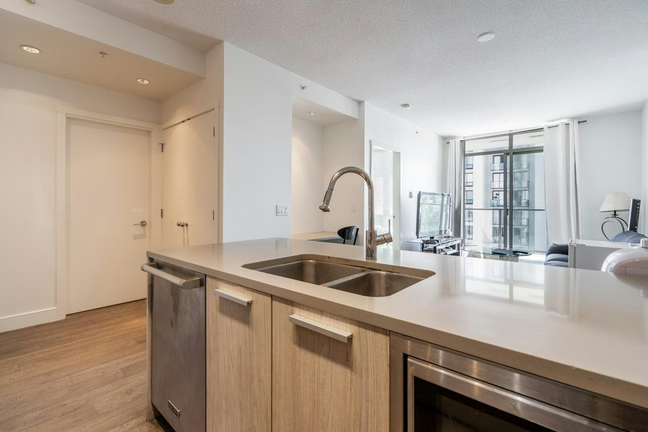 21XX-3007 Glen Dr, Coquitlam, BC, V3B 0L8 - 3
