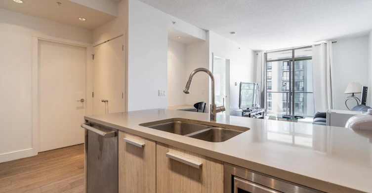 21XX-3007 Glen Dr, Coquitlam, BC, V3B 0L8 - 3