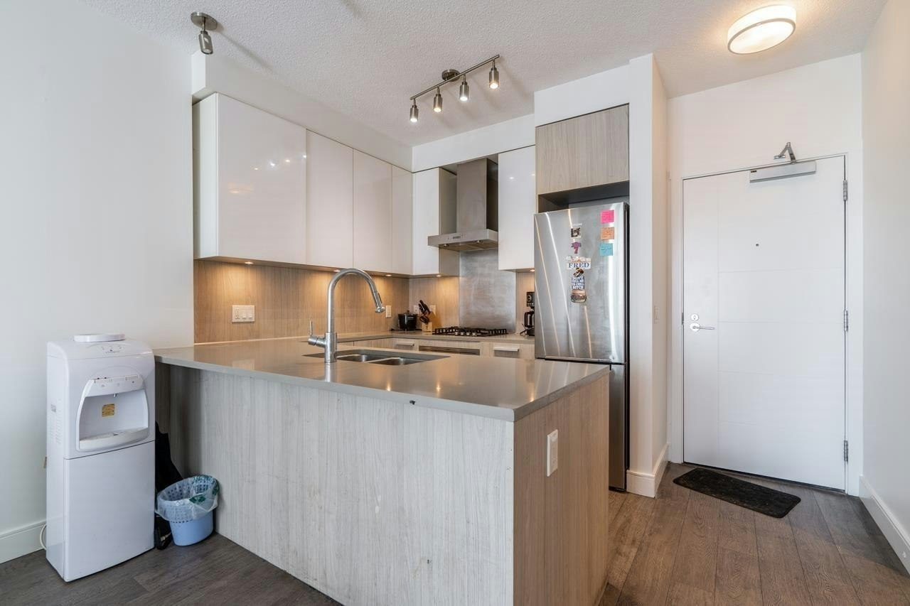 21XX-3007 Glen Dr, Coquitlam, BC, V3B 0L8 - 5