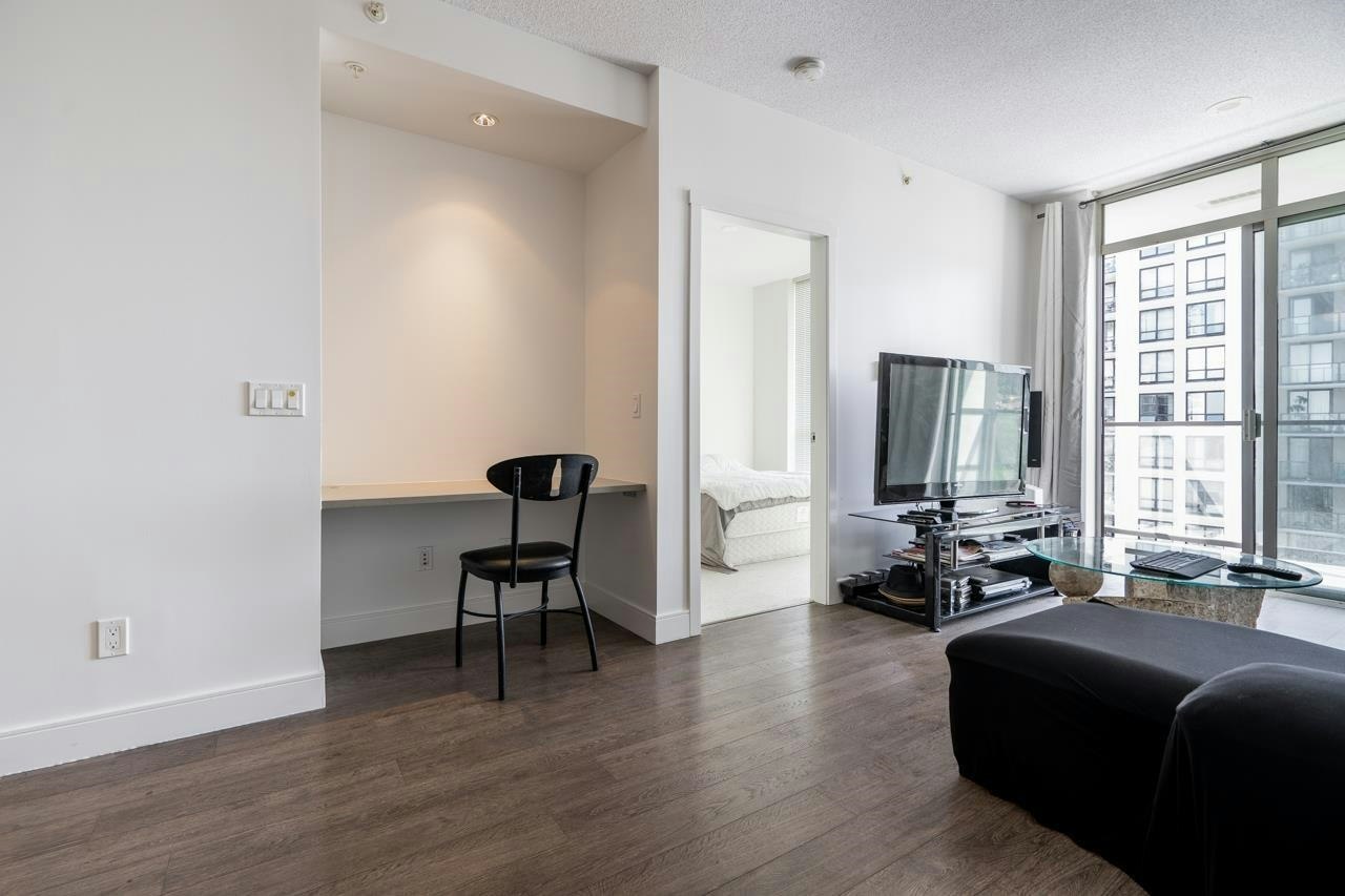 21XX-3007 Glen Dr, Coquitlam, BC, V3B 0L8 - 7