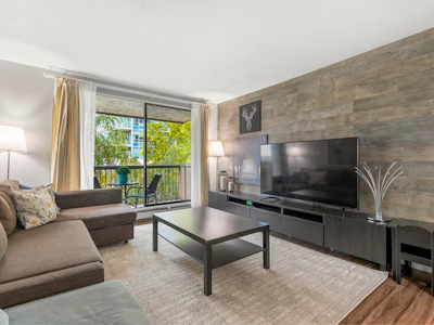 303-8400 Lansdowne Road - 4