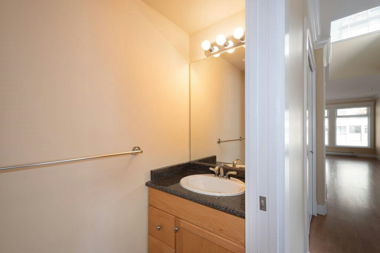 304-152 E 12th Street, North Vancouver, BC, V7L 2J4 - 11