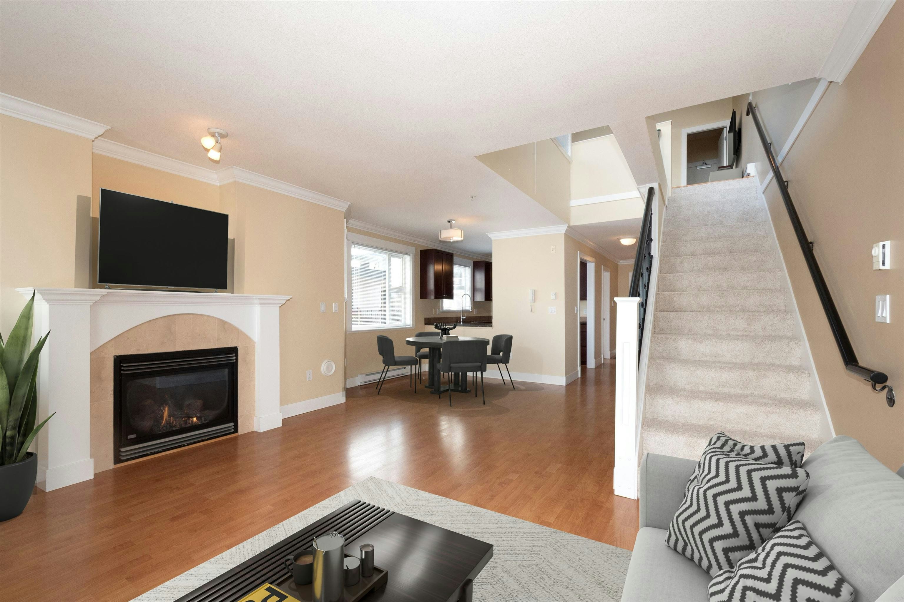 304-152 E 12th Street, North Vancouver, BC, V7L 2J4 - 3