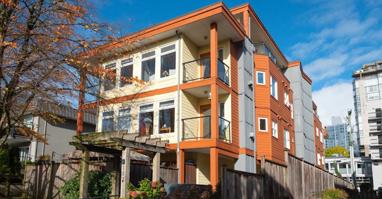 304-152 E 12th Street, North Vancouver, BC, V7L 2J4
