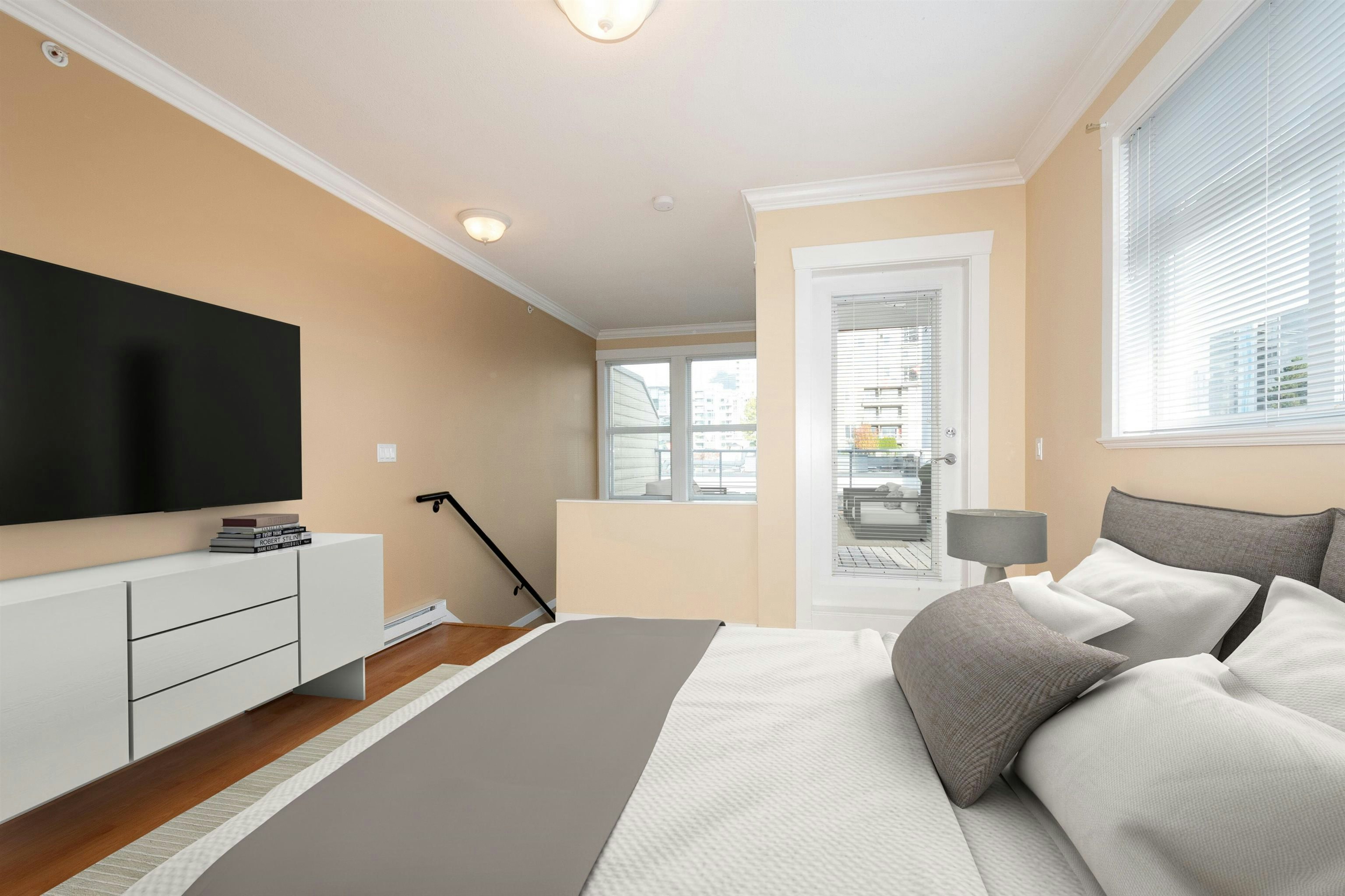 304-152 E 12th Street, North Vancouver, BC, V7L 2J4 - 2