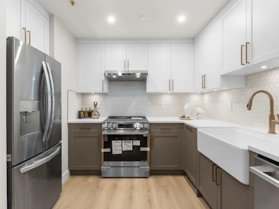 206-3151 Connaught Crescent - 3