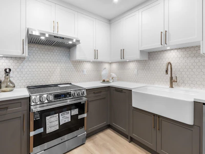 206-3151 Connaught Crescent - 4
