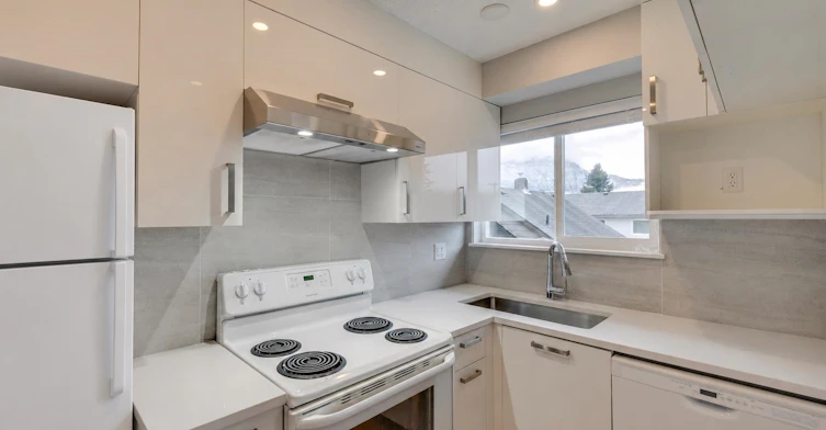 B-38027 Fourth Avenue, Squamish, BC, V8B 0A4 - 3