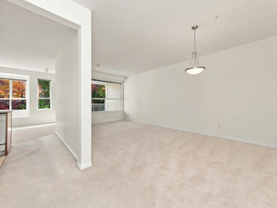 405-5270 Oakmount Crescent - 5