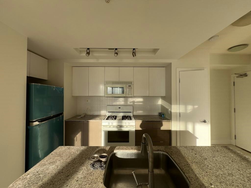 4808 N Hazel Street, Burnaby, BC, V5H 4T1 - 2