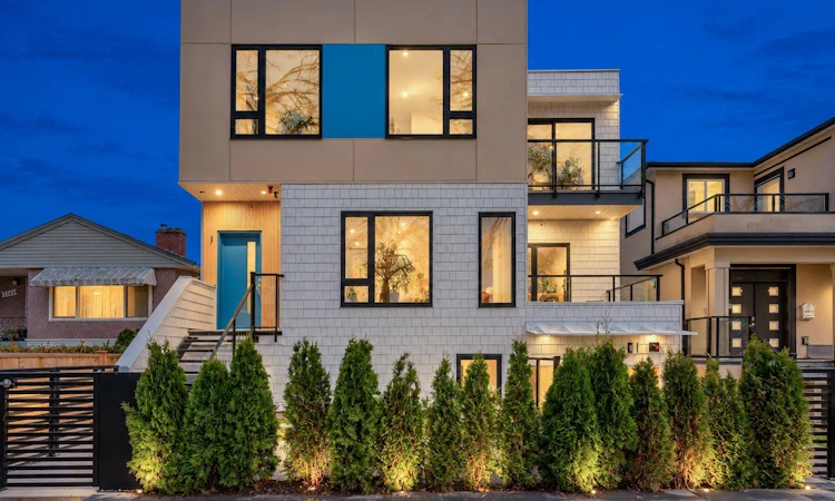 3-3391 Price Street