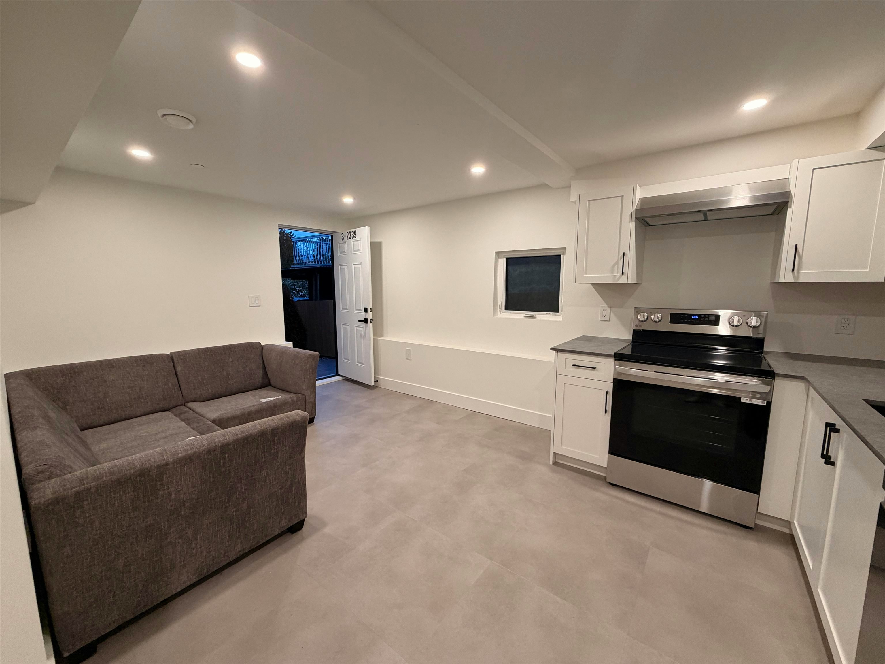 3-2339 Parker Street, Vancouver, BC, V5L 2M2 - 2