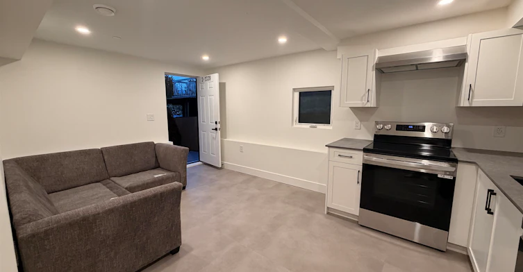 3-2339 Parker Street, Vancouver, BC, V5L 2M2 - 2
