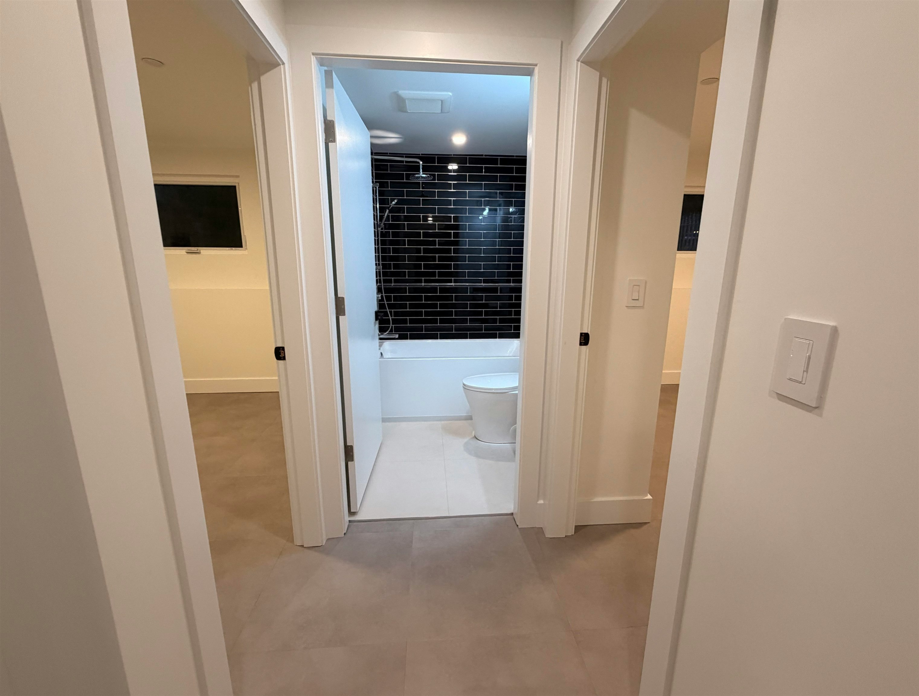 3-2339 Parker Street, Vancouver, BC, V5L 2M2 - 4