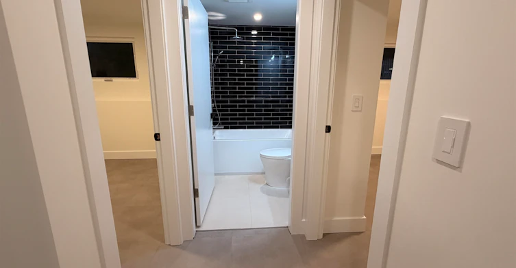 3-2339 Parker Street, Vancouver, BC, V5L 2M2 - 4