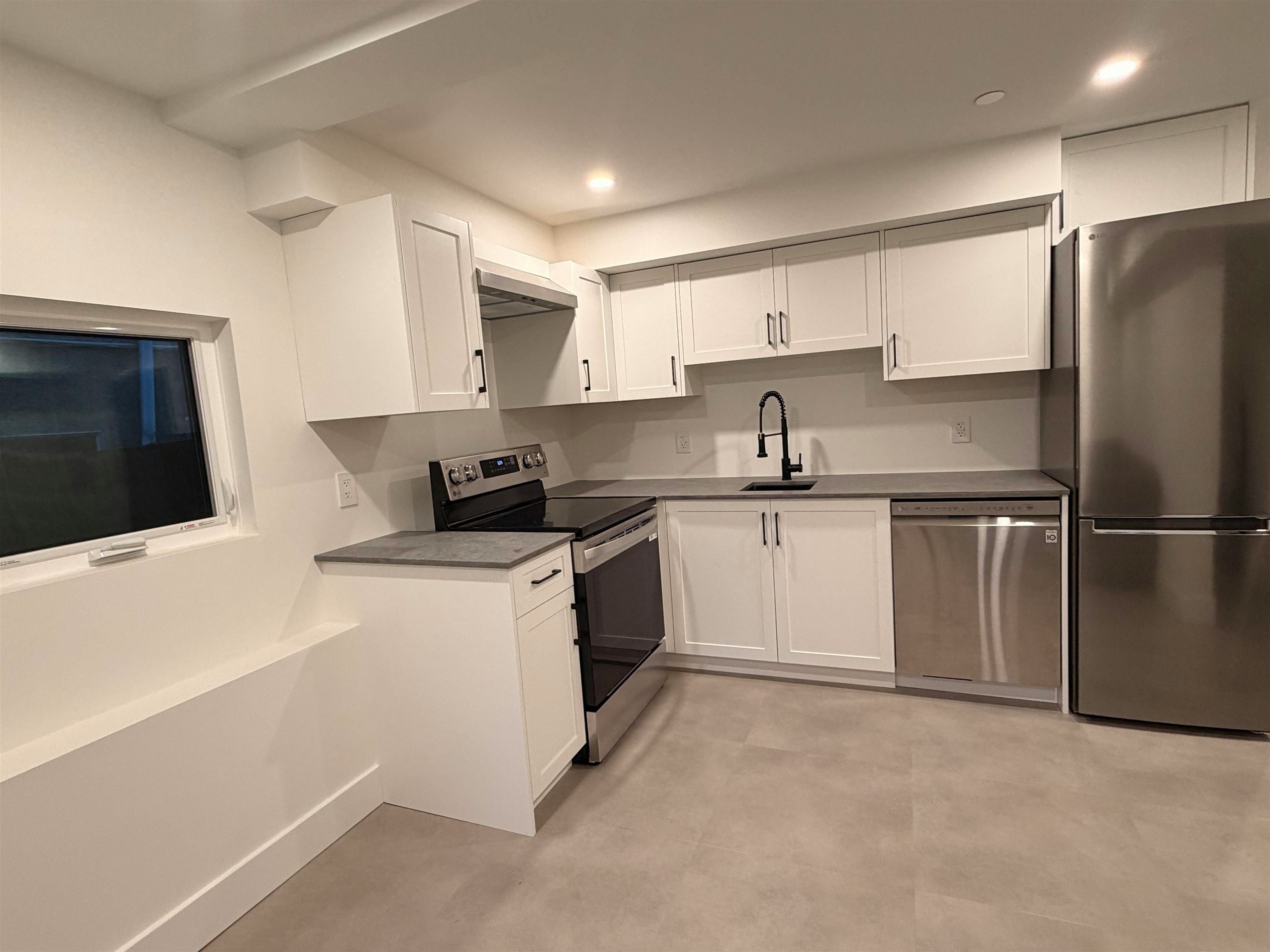 3-2339 Parker Street, Vancouver, BC, V5L 2M2 - 3