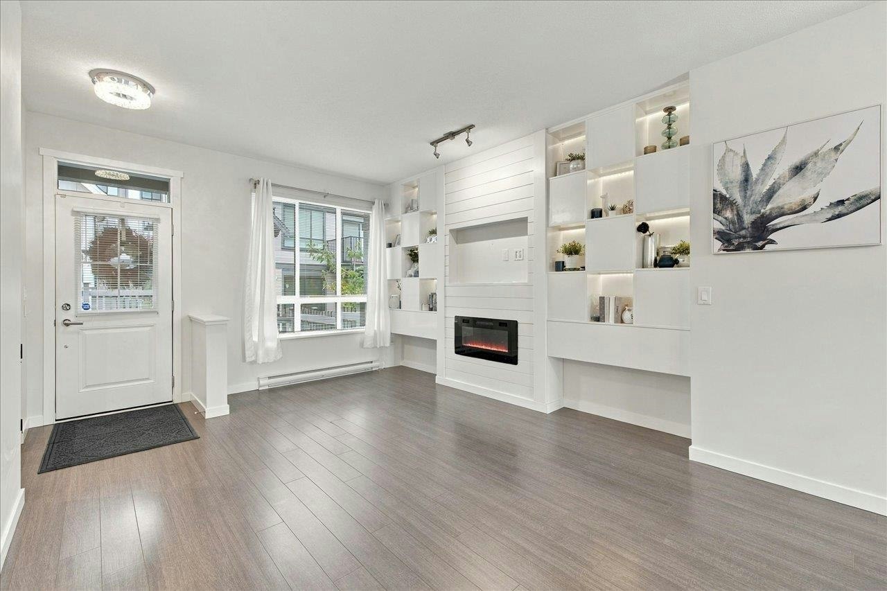 149-3500 Burke Village Promenade - 5