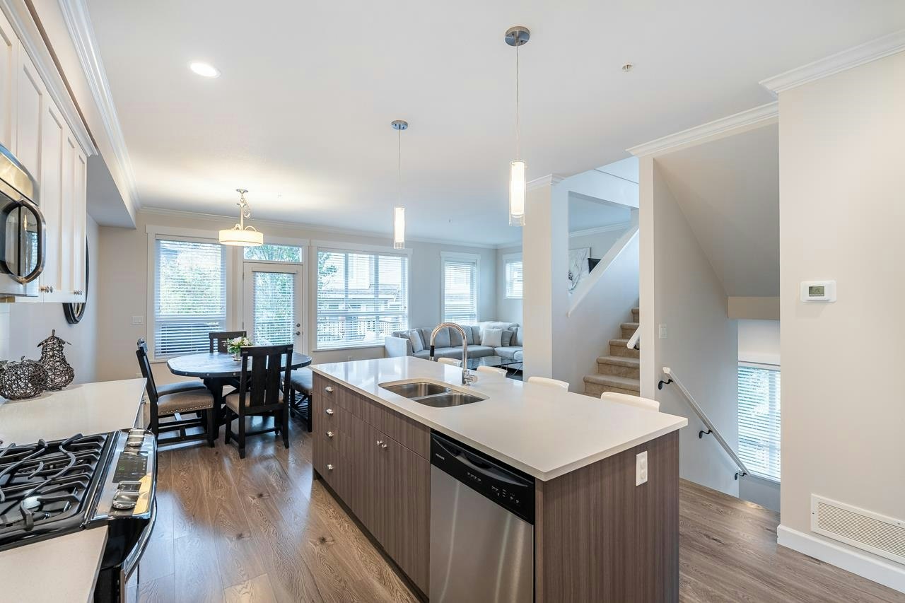 24-7059 210 Street - 4