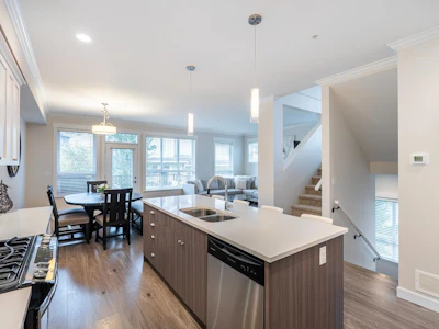 24-7059 210 Street - 4