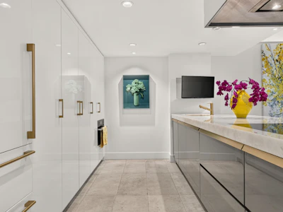 320-4900 Cartier Street - 5